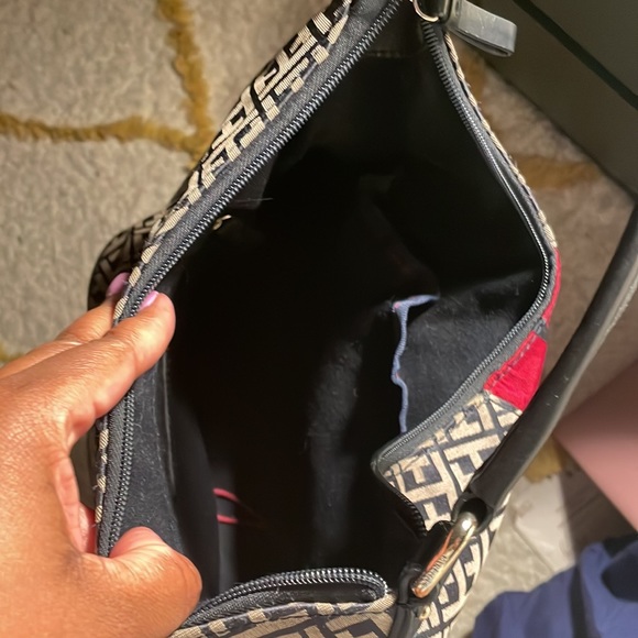 Nice and clean denim Tommy Hilfiger shoulder bag with all over TH monogram - Picture 3 of 5